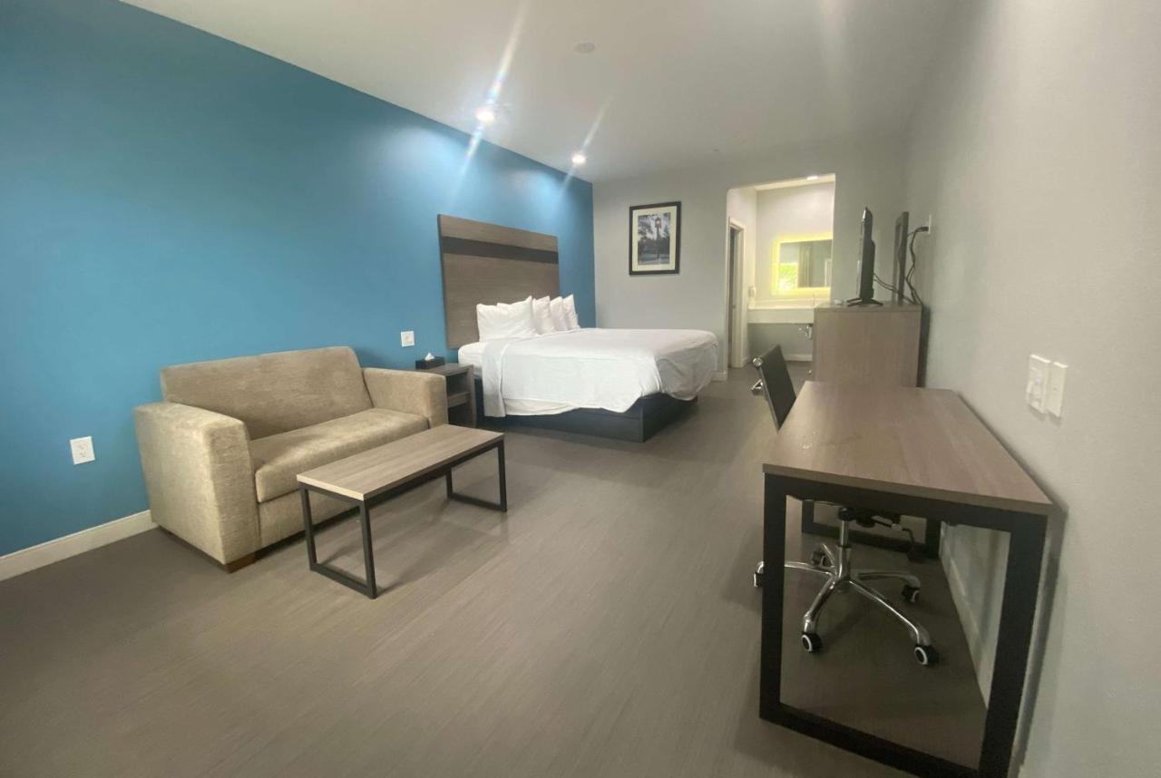 Baymont By Wyndham Freeport Texas 호텔 외부 사진