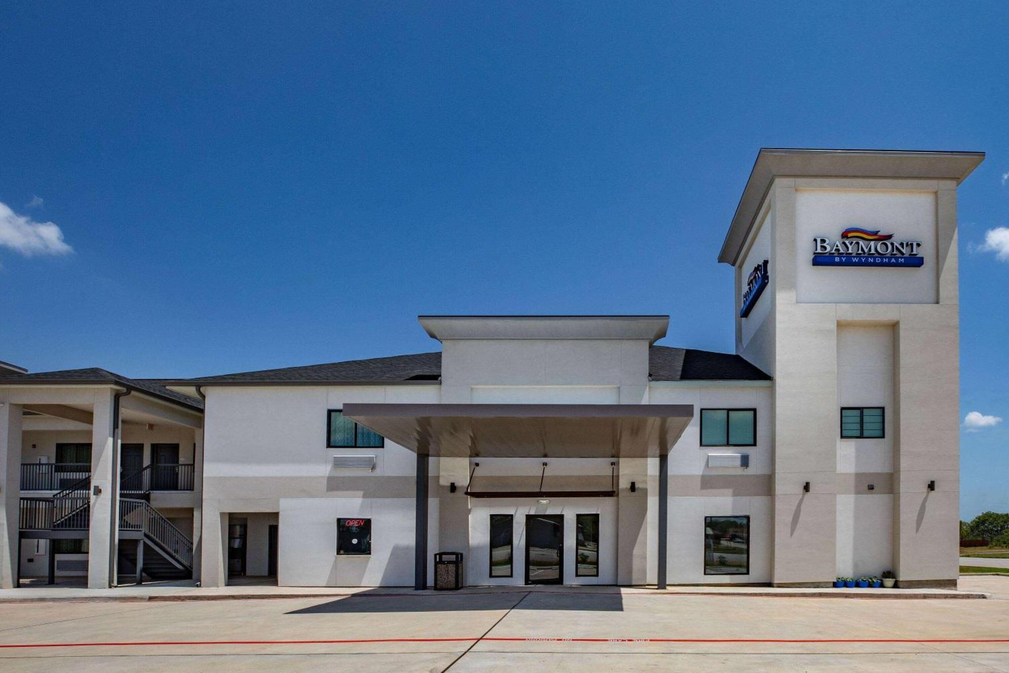 Baymont By Wyndham Freeport Texas 호텔 외부 사진