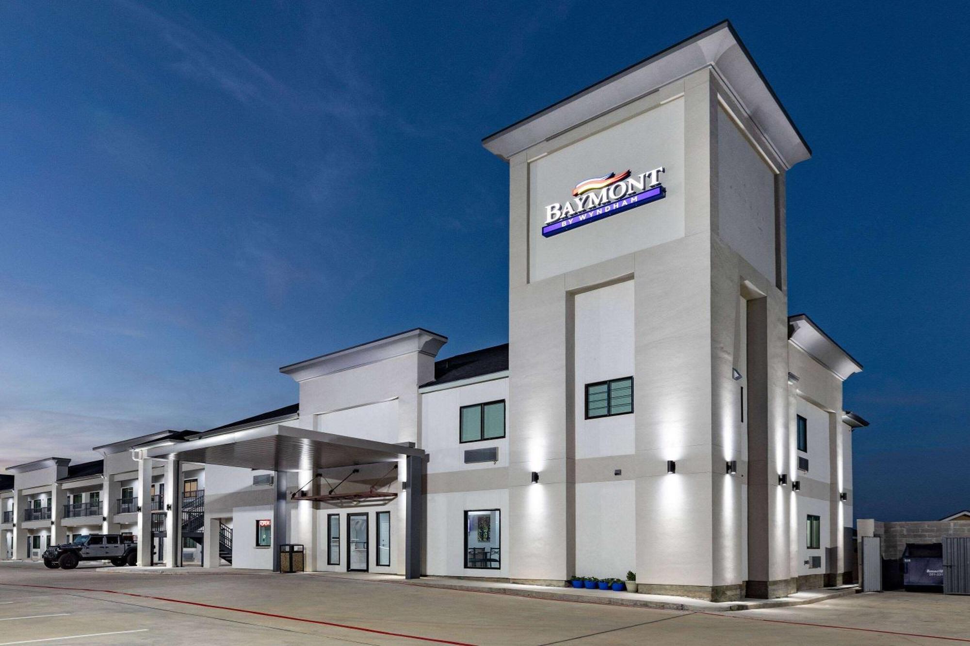 Baymont By Wyndham Freeport Texas 호텔 외부 사진